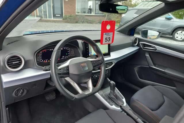SEAT Arona (2024) thumbnail 5