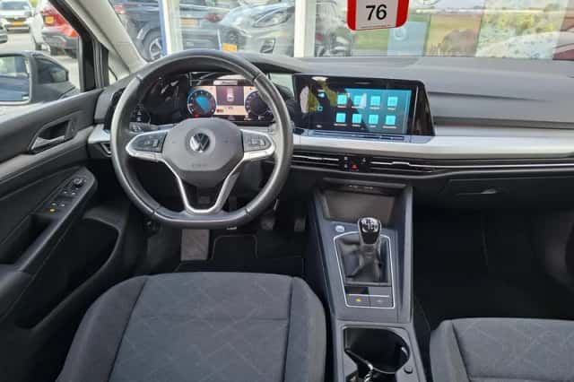Volkswagen Golf (2022) thumbnail 3