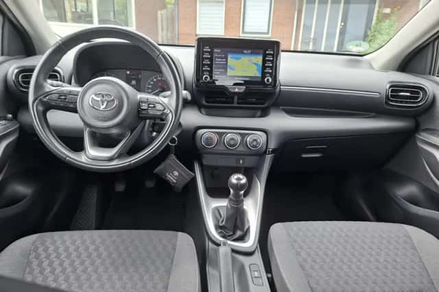Toyota Yaris (2021) thumbnail 2