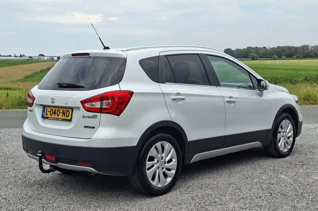 Suzuki S-Cross (2021) thumbnail 3