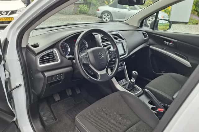 Suzuki S-Cross (2021) thumbnail 5