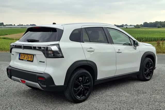 Suzuki S-Cross (2025) thumbnail 3