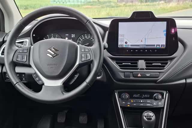 Suzuki S-Cross (2025) thumbnail 4