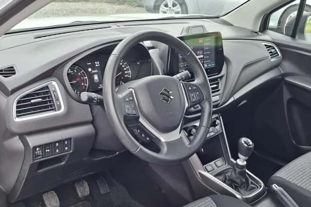 Suzuki S-Cross (2025) thumbnail 5