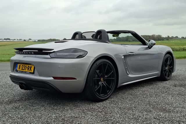 Porsche 718 (2021) thumbnail 3