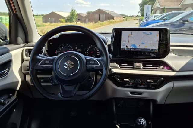 Suzuki Swift (2024) thumbnail 4
