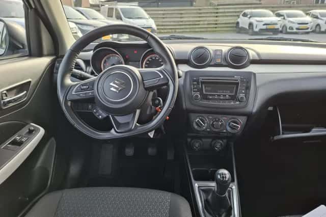 Suzuki Swift (2019) thumbnail 4