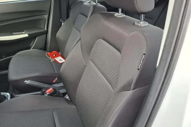 Suzuki Swift (2019) thumbnail 6