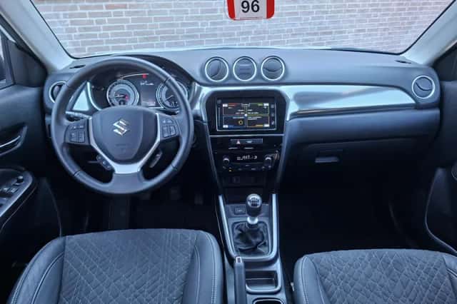 Suzuki Vitara (2024) thumbnail 3