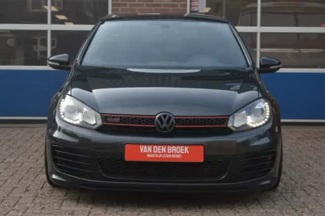 Volkswagen Golf (2011) thumbnail 2
