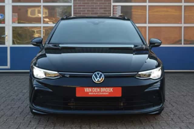Volkswagen Golf (2021) thumbnail 2