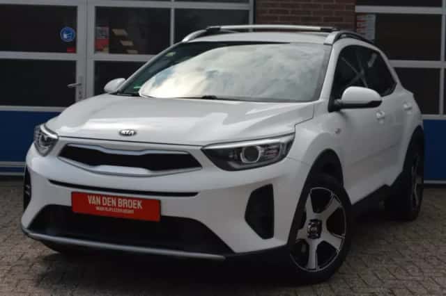 Kia Stonic (2021) thumbnail 1