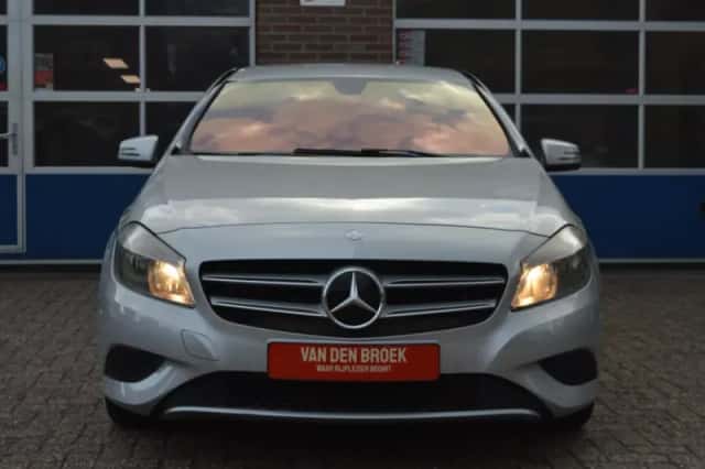 Mercedes-Benz A-Klasse (2013) thumbnail 2