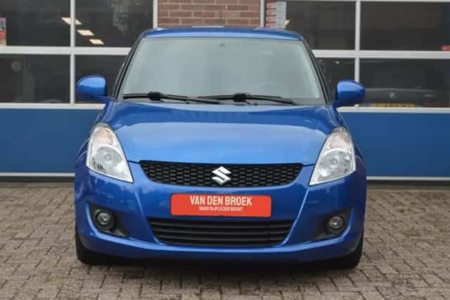 Suzuki Swift (2011) thumbnail 2