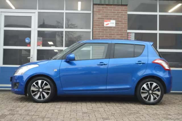 Suzuki Swift (2011) thumbnail 5