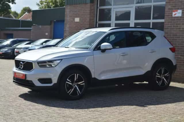 Volvo XC40 (2019) thumbnail 3
