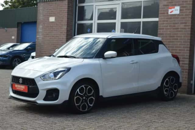 Suzuki Swift (2021) thumbnail 3