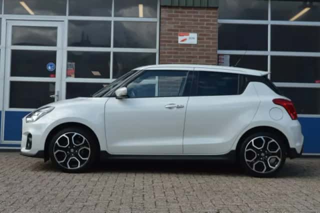 Suzuki Swift (2021) thumbnail 5