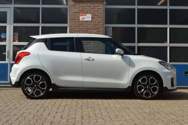 Suzuki Swift (2021) thumbnail 6
