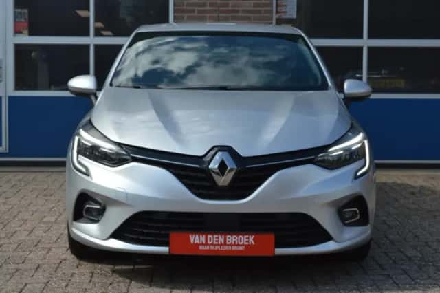 Renault Clio (2021) thumbnail 2