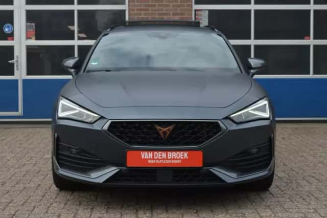 SEAT Leon Sportstourer (2020) thumbnail 2