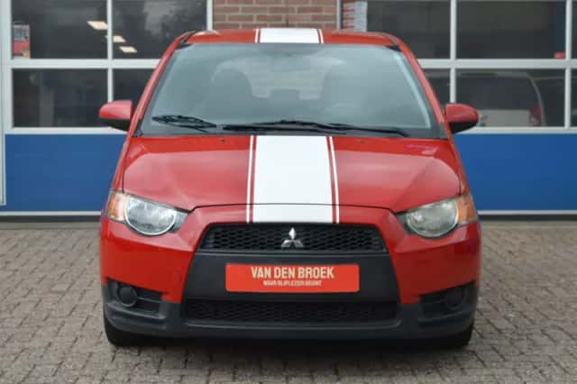 Mitsubishi Colt (2009) thumbnail 2