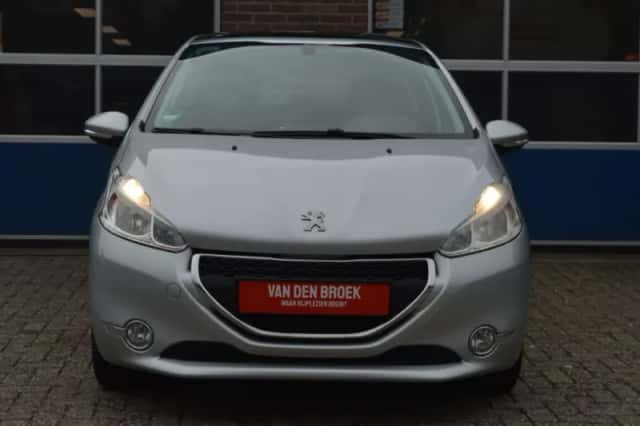 Peugeot 208 (2014) thumbnail 2