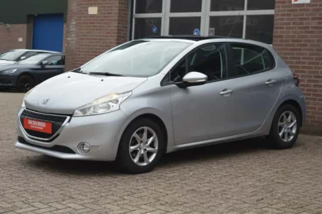 Peugeot 208 (2014) thumbnail 3