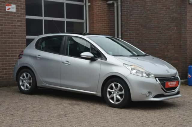 Peugeot 208 (2014) thumbnail 4