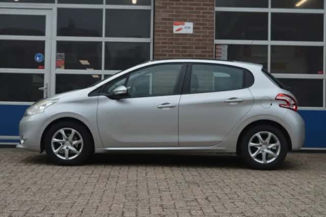 Peugeot 208 (2014) thumbnail 5