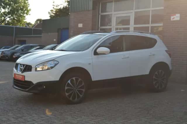 Nissan Qashqai (2012) thumbnail 3