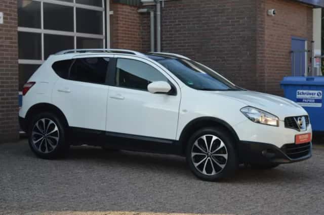 Nissan Qashqai (2012) thumbnail 4