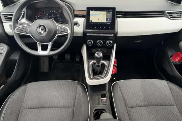 Renault Clio (2022) thumbnail 3