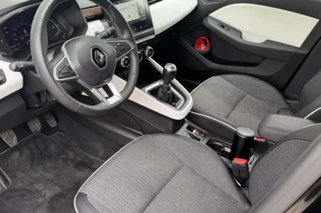 Renault Clio (2022) thumbnail 5