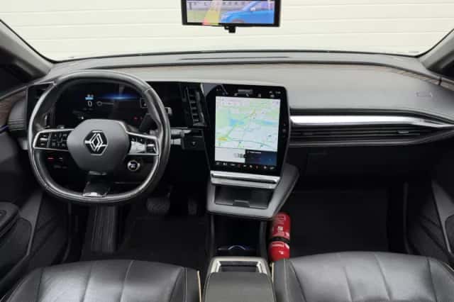Renault Mégane E-Tech (2023) thumbnail 3
