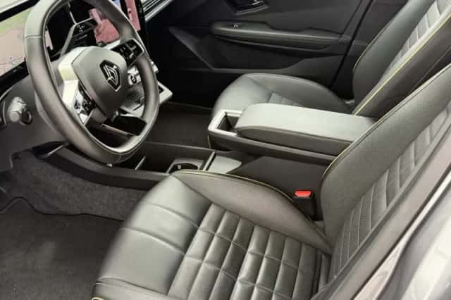 Renault Mégane E-Tech (2023) thumbnail 6