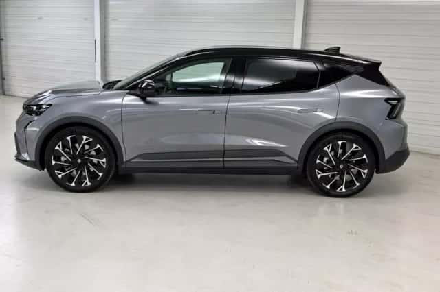 Renault Scenic E-Tech (2024) thumbnail 2