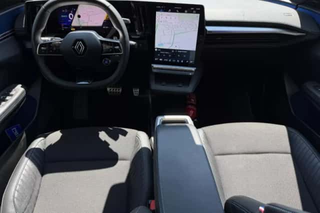 Renault Scenic E-Tech (2024) thumbnail 4