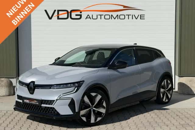 Renault Mégane E-Tech (2023) thumbnail 1