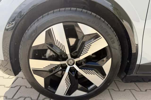 Renault Mégane E-Tech (2023) thumbnail 3
