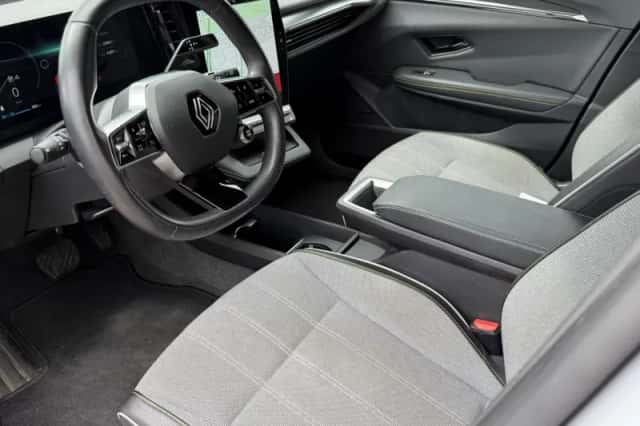 Renault Mégane E-Tech (2023) thumbnail 5