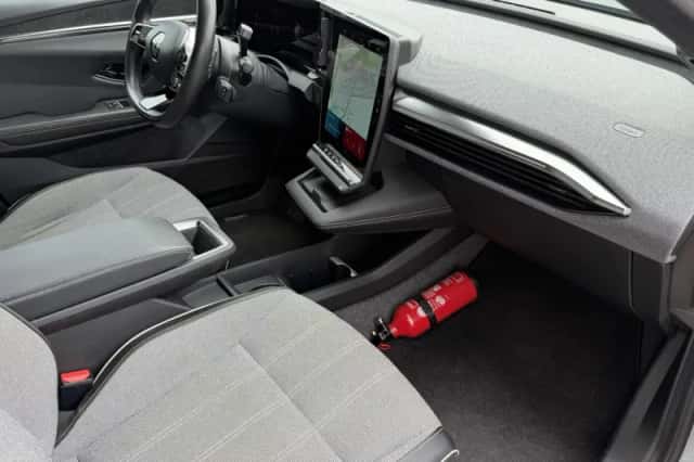 Renault Mégane E-Tech (2023) thumbnail 6