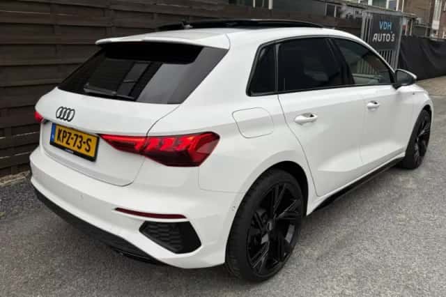 Audi A3 (2023) thumbnail 2