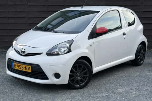 Toyota Aygo (2014) thumbnail 1