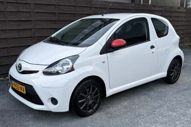 Toyota Aygo (2014) thumbnail 3