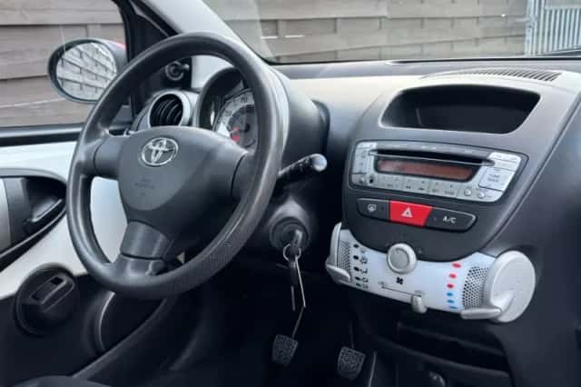 Toyota Aygo (2014) thumbnail 5