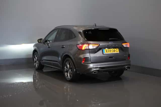 Ford Kuga (2023) thumbnail 3