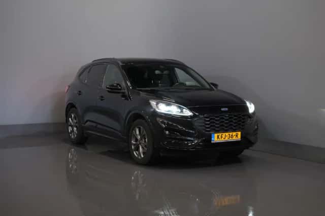 Ford Kuga (2023) thumbnail 2