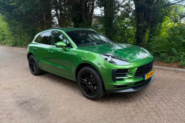 Porsche Macan (2019) thumbnail 2