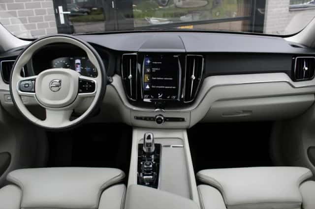 Volvo XC60 (2019) thumbnail 2